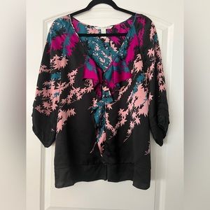 Diane von Furstenberg 100% silk blouse never worn size 10. Rich lustrous fabric